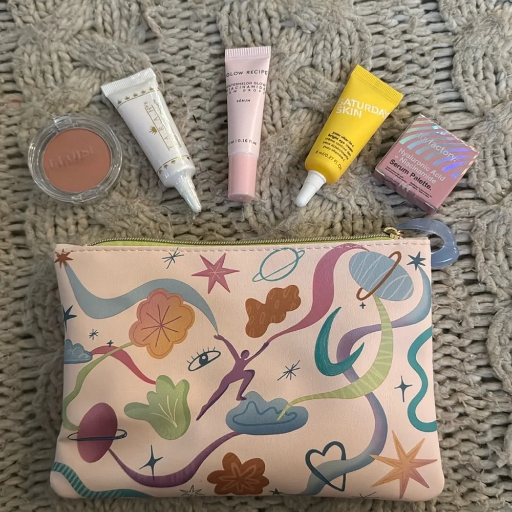 Mini Make-Up Bundle - Picture 1 of 11